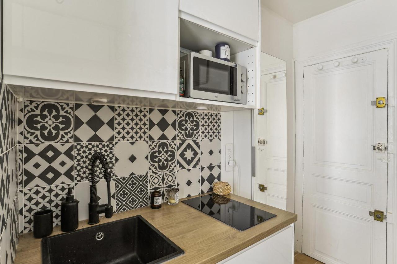 Small Comfortable Studio Near Eiffel Tower ปารีส ภายนอก รูปภาพ